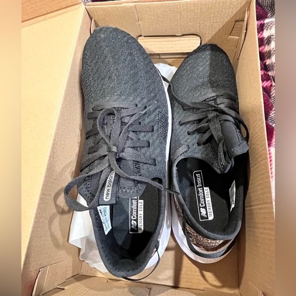 New Balance sneakers size 8.5 women’s - Picture 8 of 8